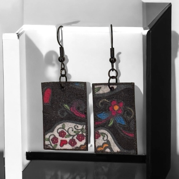 Groovy Unique Floral Dangles - Picture 6 of 7